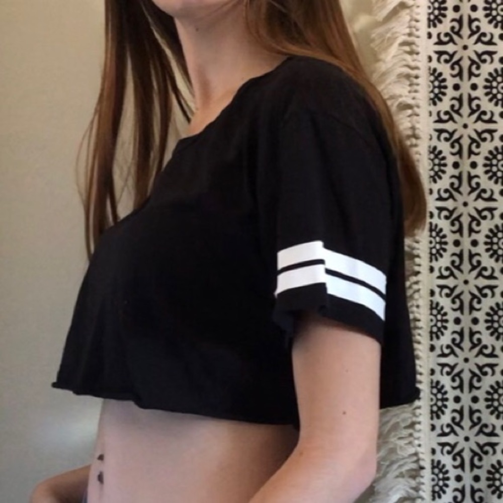 EXTREME CROP black and white stripe